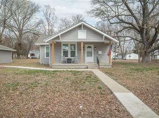 1107 E Maple St, Columbus, KS 66725