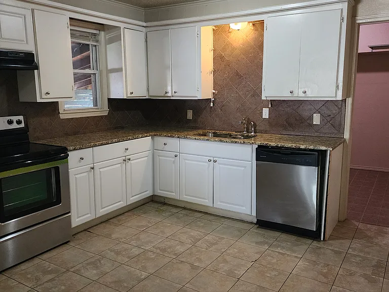 513 N Forest St — Photo 4