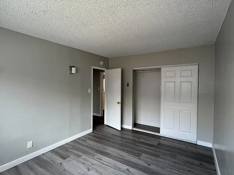 1864 Locust Ave — Photo 5