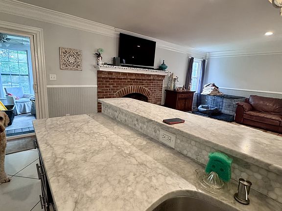 2nd image of 190 Westridge Cir