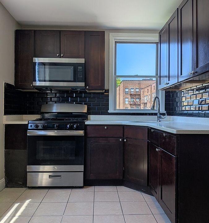 1st image of 305-307 William St
