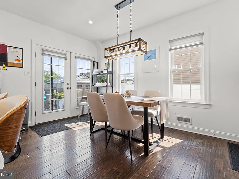 18 Wilkins Ave — Photo 8