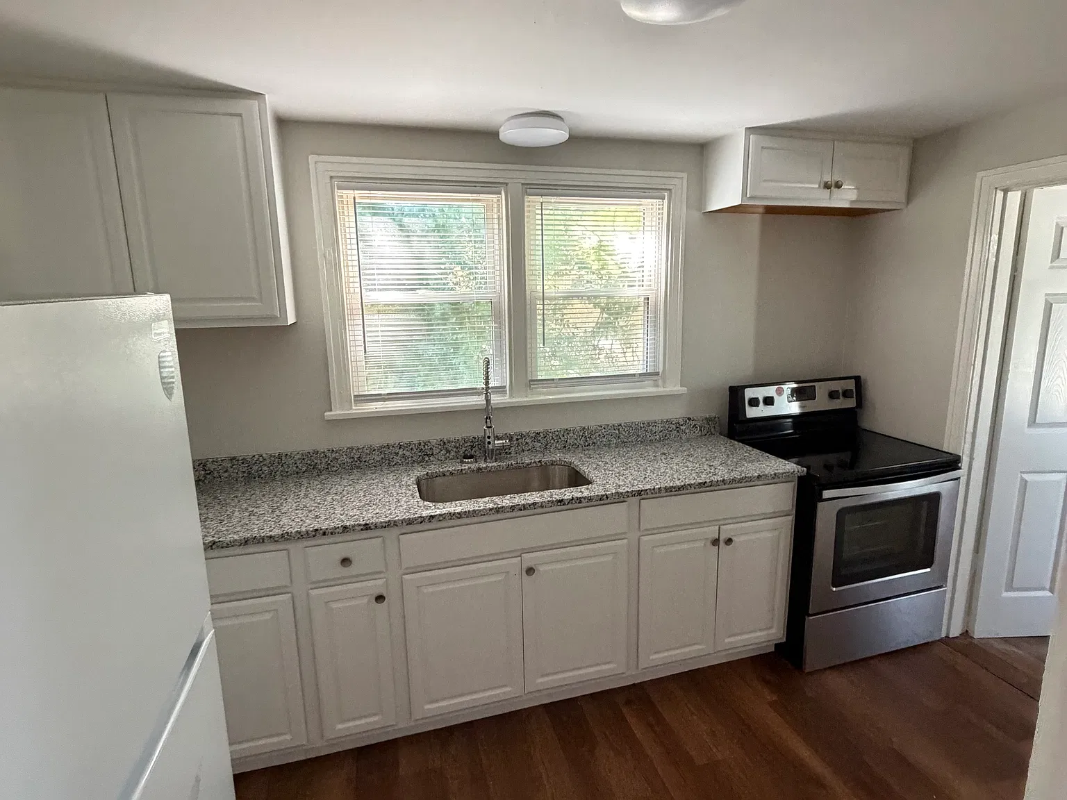 3 bed, 1153 sqft, $1,900 — Photo 4