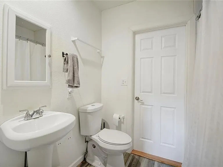 209 E Live Oak St #A — Photo 20