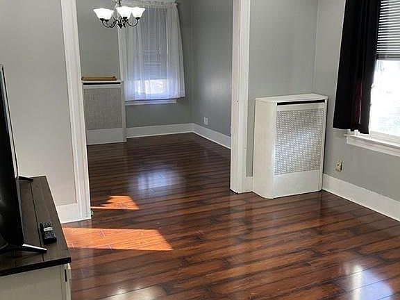 4th image of 194 Mountain Ave