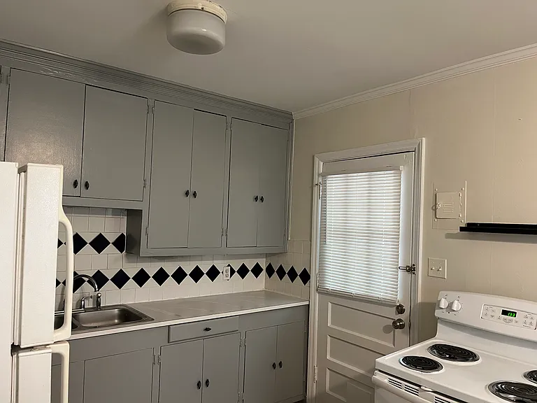 234 N Dotger Ave — Photo 3