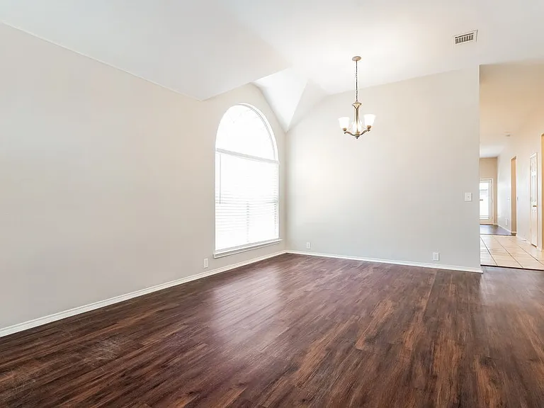 10201 Jessica St — Photo 5