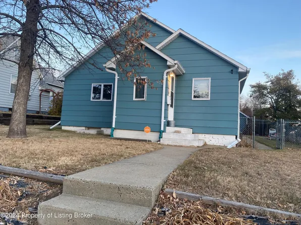 630 Park Ave, Dickinson, ND 58601