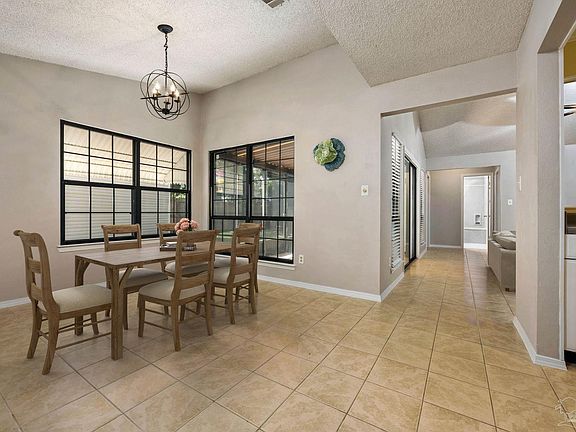 3rd image of 1090 Sanibel Ln