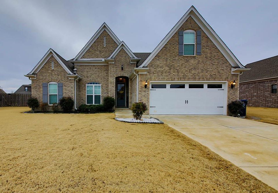 1st image of 804 Lasalle Way