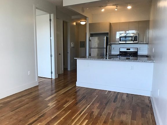 4th image of 41 Kosciuszko St APT 306