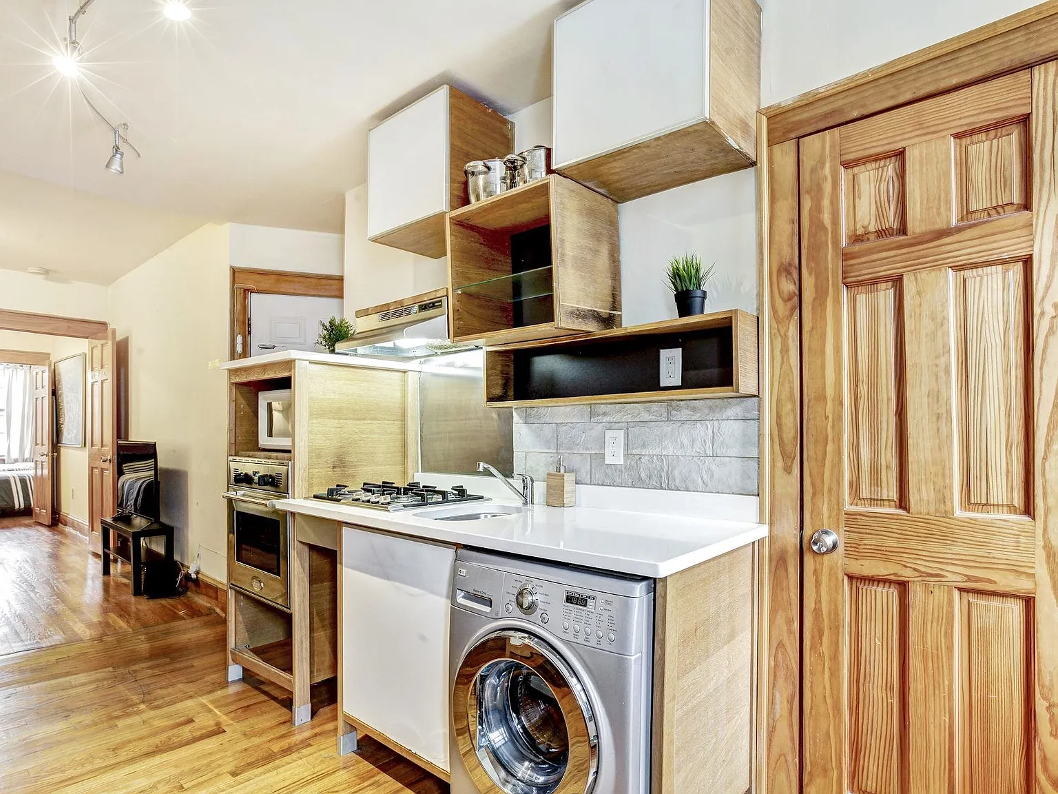 1 bed, 1.0 bath, 700 sqft, $2,700 — Photo 4