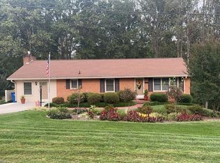 161 Ridgeview Dr, Mount Airy, NC 27030