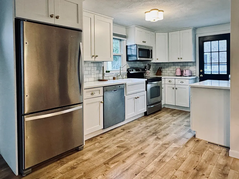 140 Renfrew Ave