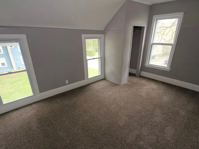 569 Washington Ave — Photo 10