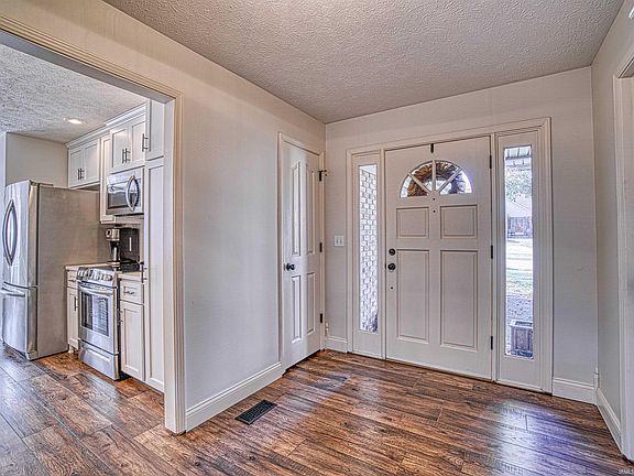 4th image of 3788 Canterbury Ct