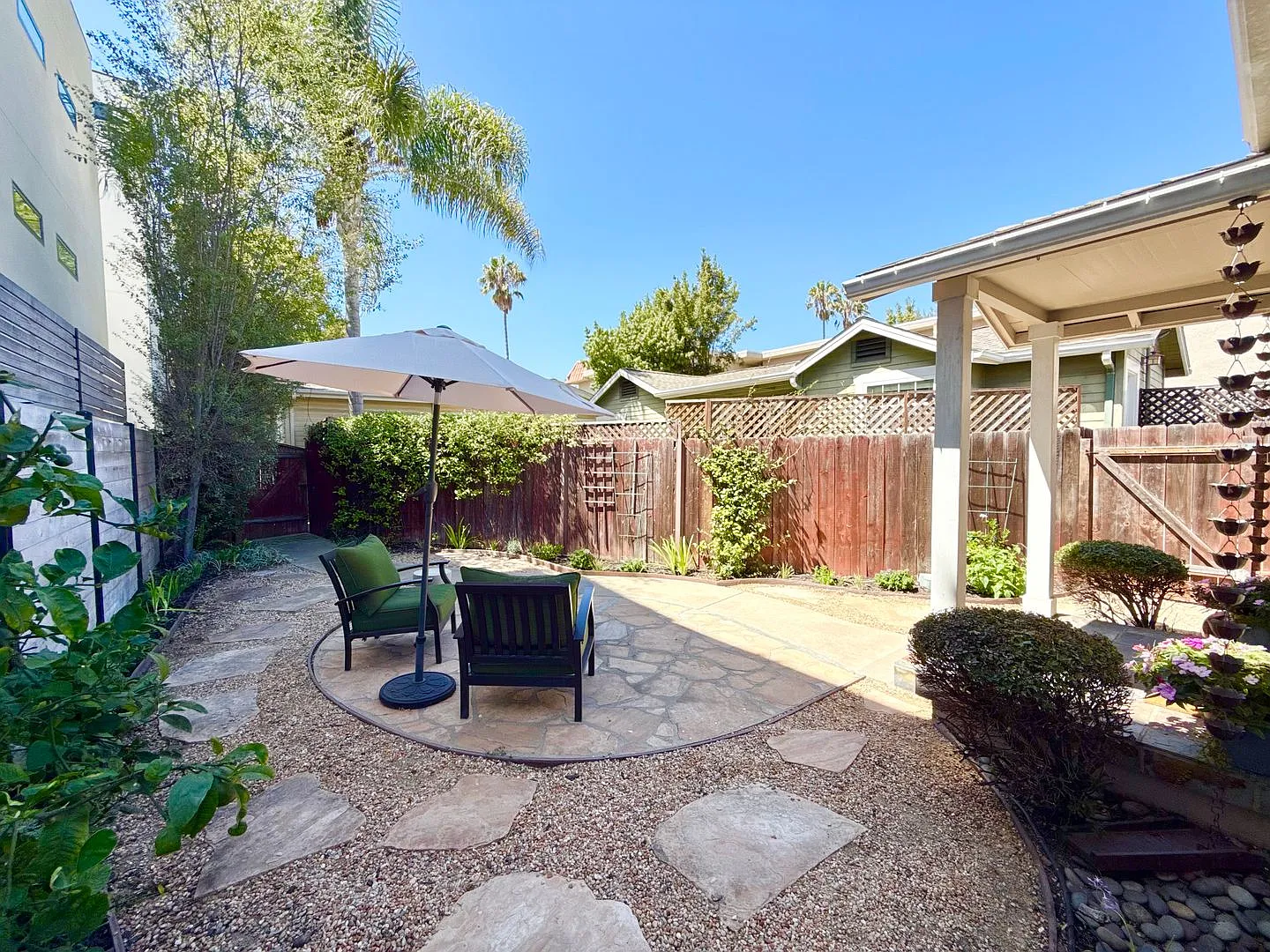 Charming Stand-Alone Cottage In University Heights (Not Furnished) — Photo 3