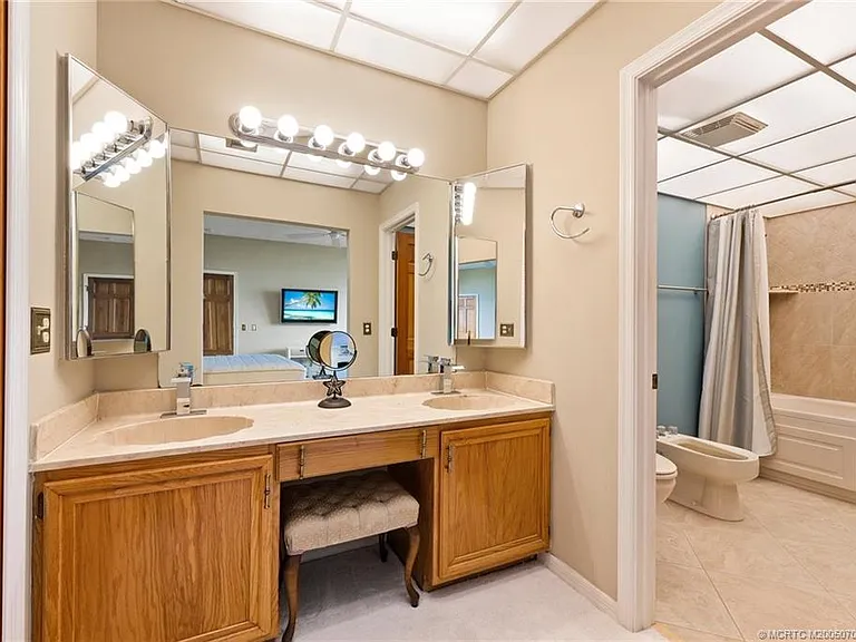 9960 S Ocean Dr #Penthouse 5 — Photo 34
