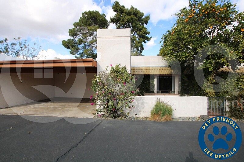 1st image of 322 E Huntington Dr