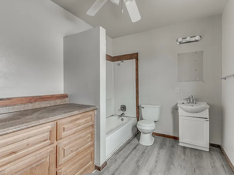 118 S Miles Ave — Photo 15