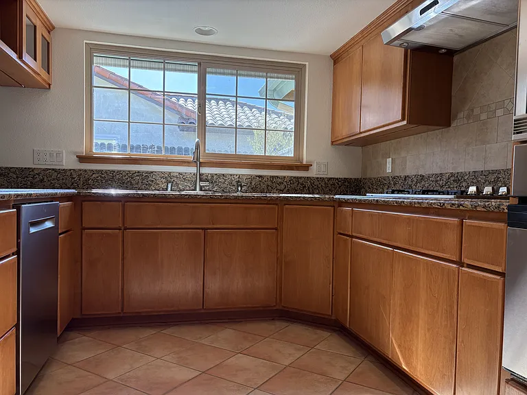 415 Wellington Dr — Photo 8