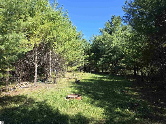 3rd image of 577 Birch Ln