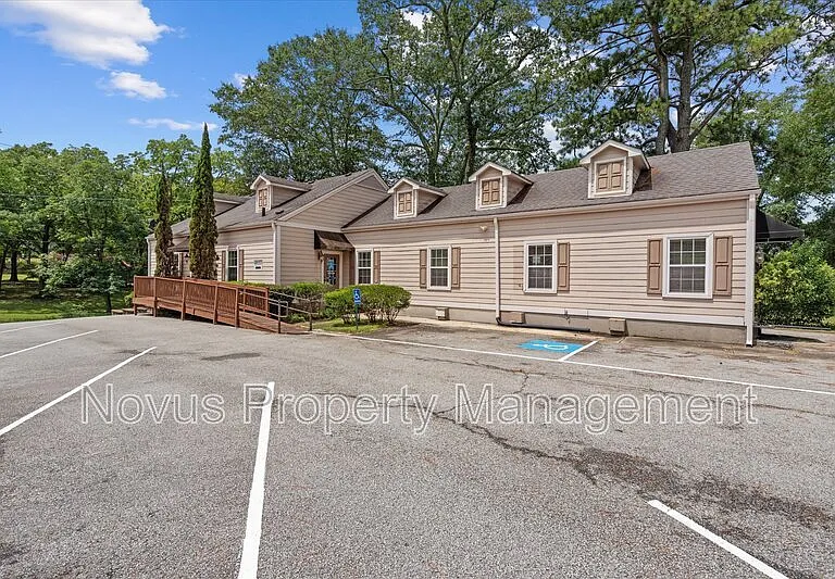 214 Maple St — Photo 1