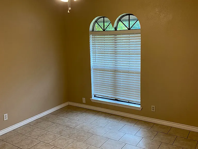 5348 Gawain Dr — Photo 9