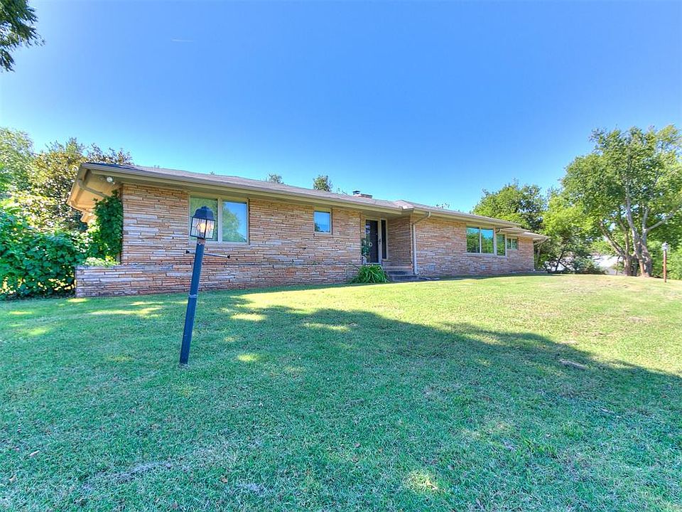 1st image of 3209 E Maxwell Dr