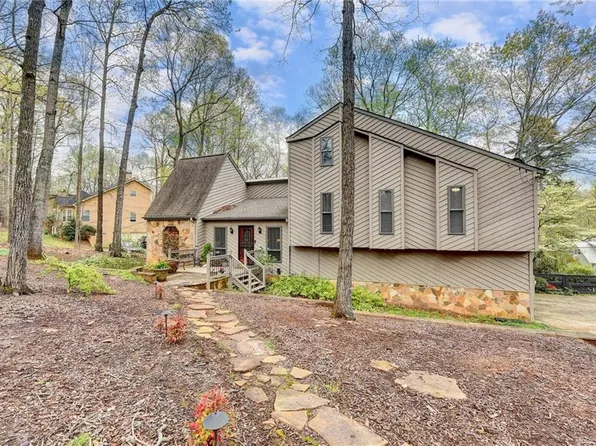 105 Ridge Rd, Berkeley Lake, GA 30096