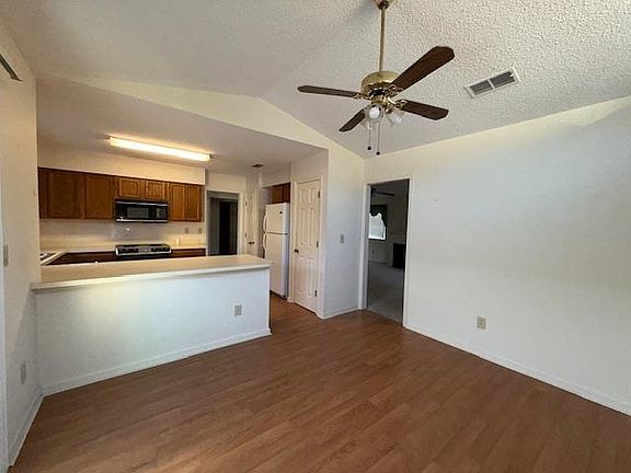 4th image of 105 Inverness Ct.