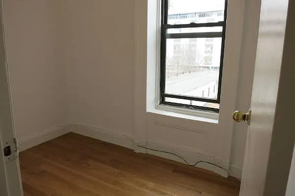 Rented by Manhattan Best Realty, Inc. | media 34