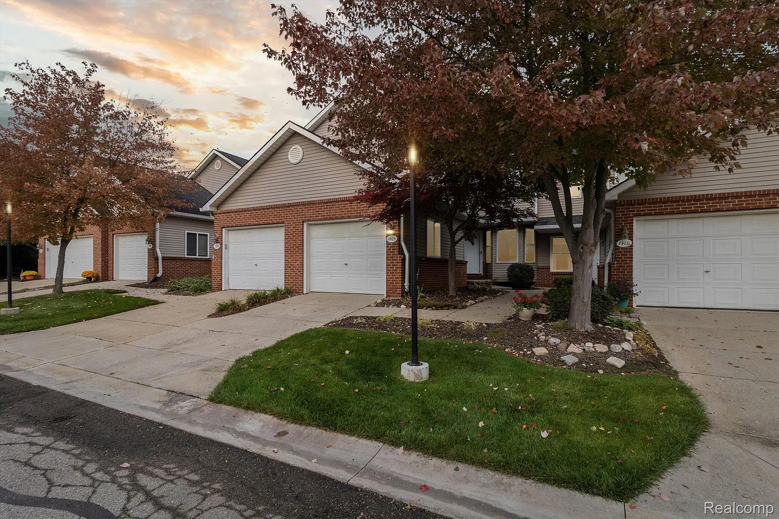 1405 Steeplechase Ct photo 1