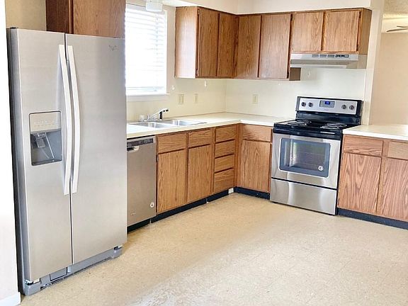 Kitchen with eat-in dining