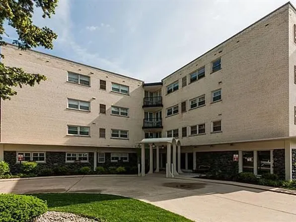 8001 Lockwood Ave APT 309, Skokie, IL 60077