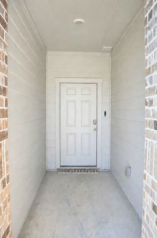 3 bed, 1409 sqft, $1,900 — Photo 2