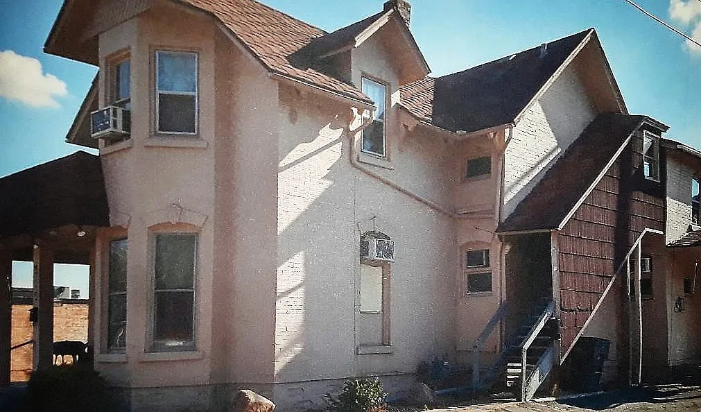 315 W Marion St — Photo 2