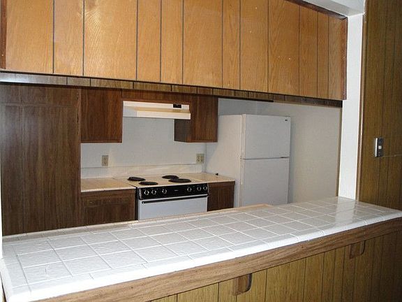 5th image of 682 Pine Meadows Dr