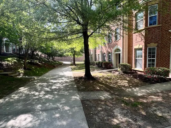 2621 Eastbourne Dr, Woodbridge, VA 22191