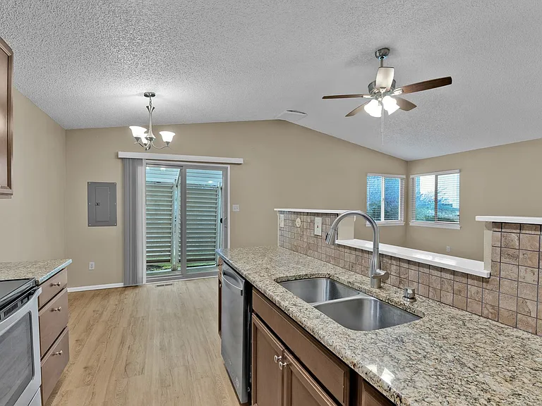4618 Excalibur Ct — Photo 18