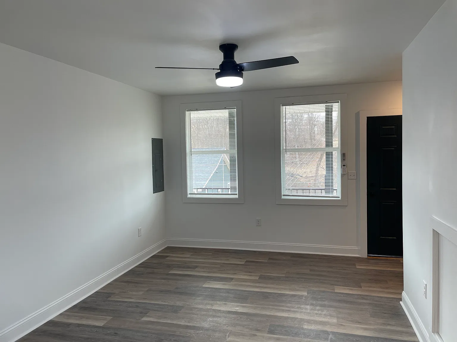1 bed, 1.5 bath, 900 sqft, $1,025 — Photo 3
