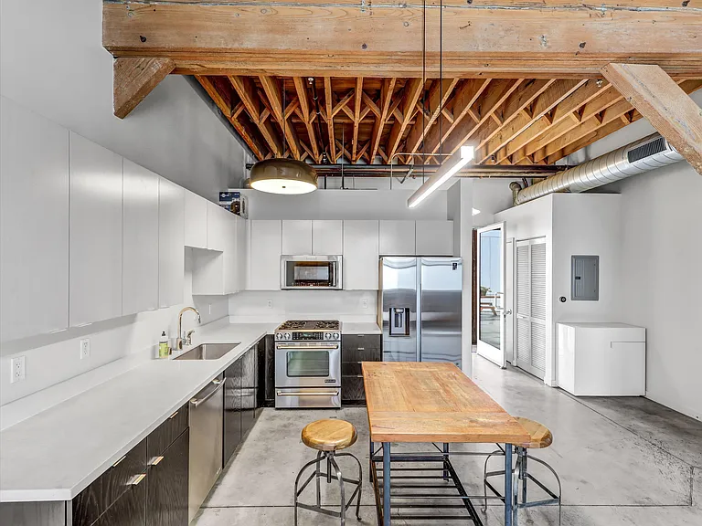 527 Molino St #110 — Photo 5