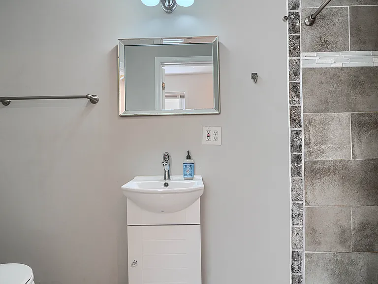214 Warren Ave — Photo 22