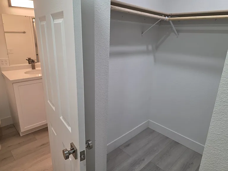 2943 E Beck Ln #4 — Photo 12