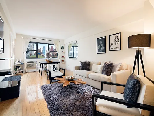 Sold by Sotheby's International Realty | media 1