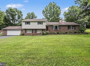 6825 Glatfelters Station Rd, Seven Valleys, PA 17360