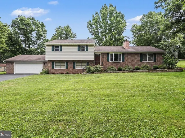 6825 Glatfelters Station Rd, Seven Valleys, PA 17360