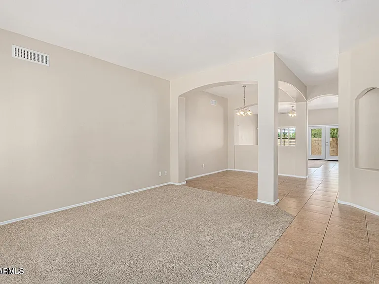 410 E Kent Ave — Photo 4