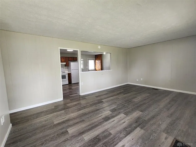 87 Poe Ln — Photo 3