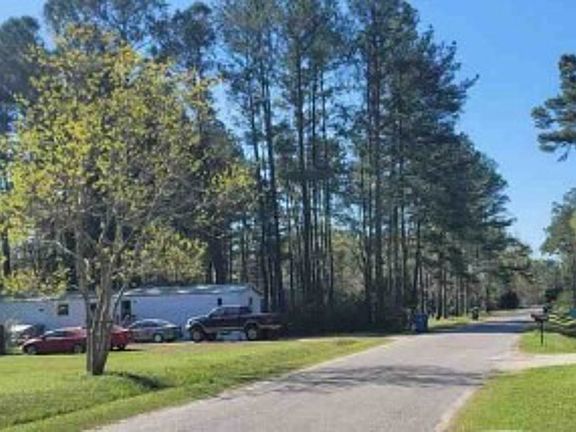 Exterior Neighborhood (street photo)